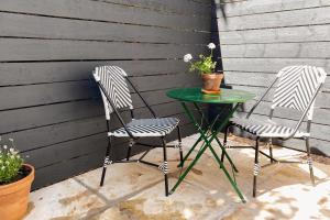 two chairs and a green table on a patio at Luxury bolthole in central St.Agnes with parking. in St. Agnes +13 photos