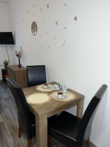 TV in/ali zabaviščno središče v nastanitvi Apartmány Nežárka a privátní wellness