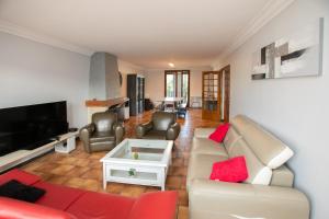 a living room with a couch and chairs and a tv at Maison avec jardin à 2mn du centre in Périgueux