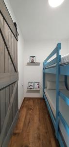 Bunk bed o mga bunk bed sa kuwarto sa Weekend House Solis - Bovec