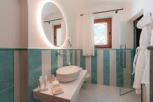 a bathroom with a sink and a mirror at Villa Nettuno in Positano