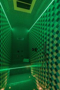 a bathroom with green lights on the wall at Villa Nettuno in Positano