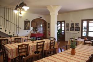Een restaurant of ander eetgelegenheid bij B&B Il casale dei gechi
