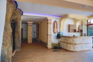 Lobby o reception area sa Стаи за гост Хит Хаус и СПА