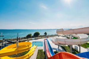 Bazén v ubytování Voya Beach Resort - Ultra All Inclusive nebo v jeho okolí