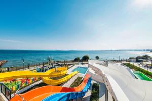 Bazén v ubytování Voya Beach Resort - Ultra All Inclusive nebo v jeho okolí