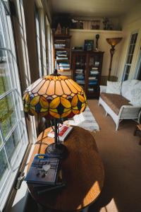 Χώρος καθιστικού στο Yelton Manor Bed and Breakfast