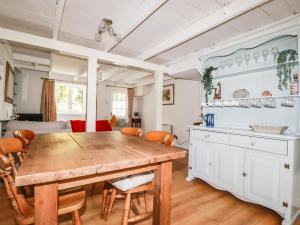 Kuchyň nebo kuchyňský kout v ubytování Gwynn Cottage + 16 fotografií