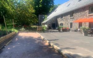 Vonkajšia záhrada v ubytovaní Gîte de la Couze pavin