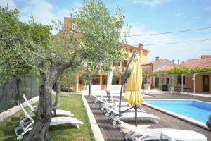 Bazén v ubytovaní XXL Holiday Home with Pool alebo v jeho blízkosti