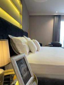 Postel nebo postele na pokoji v ubytování Light Hotel