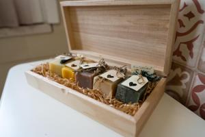 a wooden box with three cakes in it at SOGNI DA MARE in Tropea