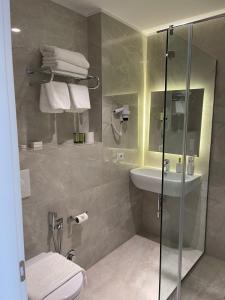 Koupelna v ubytování Light Hotel