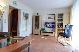 TV a/nebo společenská místnost v ubytování Flockengrund V15U