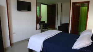 TV a/nebo společenská místnost v ubytování Hostal Pelikan Taganga