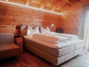Postel nebo postele na pokoji v ubytování Hochleben-Chalets am Erlebnisbauernhof Steinerhof