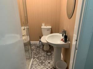 Ένα μπάνιο στο Nelson st (AYR) +25 φωτογραφίες