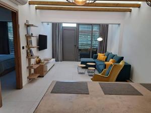 Posezení v ubytování Courtyard Luxury Suites “ APOSTOLOS”