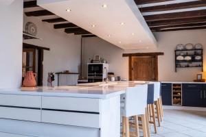 Kuchyňa alebo kuchynka v ubytovaní La Barbarde - Grande demeure au charme authentique