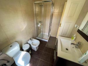 a bathroom with a shower and a toilet and a sink at Sweet Love Family Budget in Coimbra