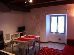 Photo de la galerie de l'établissement -Ortaflats- Appartamento Belvedere, à Orta San Giulio