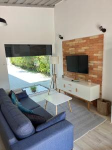 Televiisor ja/või meelelahutuskeskus majutusasutuses Tallian Lodge