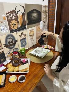 a woman taking a picture of a table with food at Studio Imbé in Imbituba