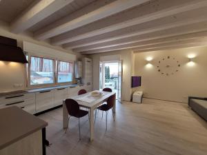 Foto de la galería de Garda view - Nuovo appartamento con solarium vista lago en Garda
