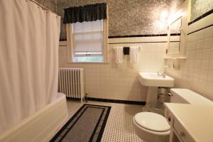 Vannituba majutusasutuses Robins Nest Bed & Breakfast +27 fotot