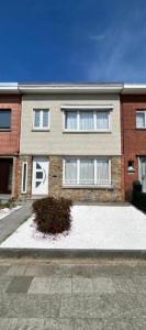 a large brick house with a driveway in front of it at Ganha holiday house in Antwerp