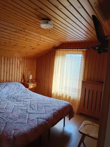 Un pat sau paturi într-o cameră la Flora Quinz