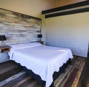 Postel nebo postele na pokoji v ubytování Hotel Trocadero