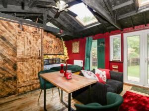 Gallery image of Shed Gwely in Abergavenny