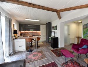 a kitchen and living room with a table and chairs at Lintschis Ferienwohnung in Vorderberg