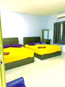 Postel nebo postele na pokoji v ubytování Kamar Musafir MMS + 19 fotografií