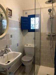 Bilik mandi di Vivaros1 : Appartement centre de Vinaros proche plage +10 gambar
