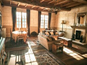 Posezení v ubytování Château des Sénéchaux, Bourdeilles