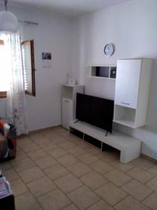 TV a/nebo společenská místnost v ubytování House " Bond " + 11 fotografií