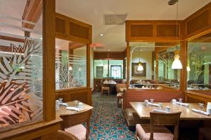 a restaurant with tables and chairs in a room at Holiday Inn Port St. Lucie by IHG in Port Saint Lucie