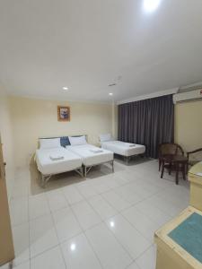 Cama o camas de una habitación en HOTEL AMBASSADOR 2