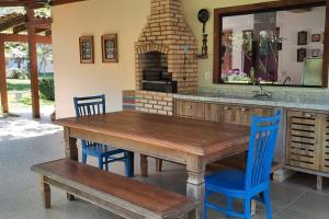 Ảnh trong thư viện ảnh của Charmoso Chalé 09 Domingos Martins Condomínio Village Rio da Montanha ở Domingos Martins