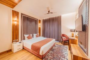 Televisi dan/atau pusat hiburan di The Ramayana Hotel, Ayodhya