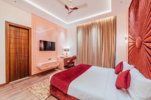 Televisi dan/atau pusat hiburan di The Ramayana Hotel, Ayodhya