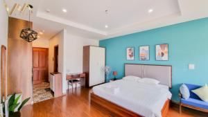 Postel nebo postele na pokoji v ubytování VNAHOMES Serviced Apartment