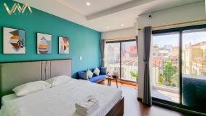 Postel nebo postele na pokoji v ubytování VNAHOMES Serviced Apartment