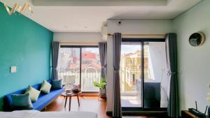 Posezení v ubytování VNAHOMES Serviced Apartment