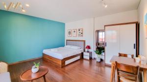 Postel nebo postele na pokoji v ubytování VNAHOMES Serviced Apartment