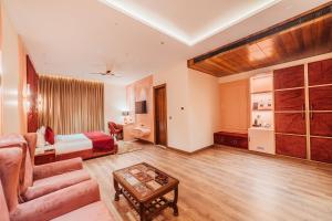 Area tempat duduk di The Ramayana Hotel, Ayodhya