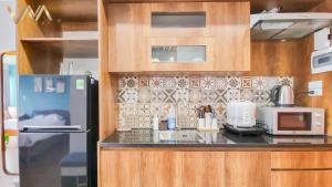 Kuchyň nebo kuchyňský kout v ubytování VNAHOMES Serviced Apartment