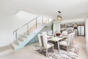 Küche/Küchenzeile in der Unterkunft Areeya Villa Layan Phuket